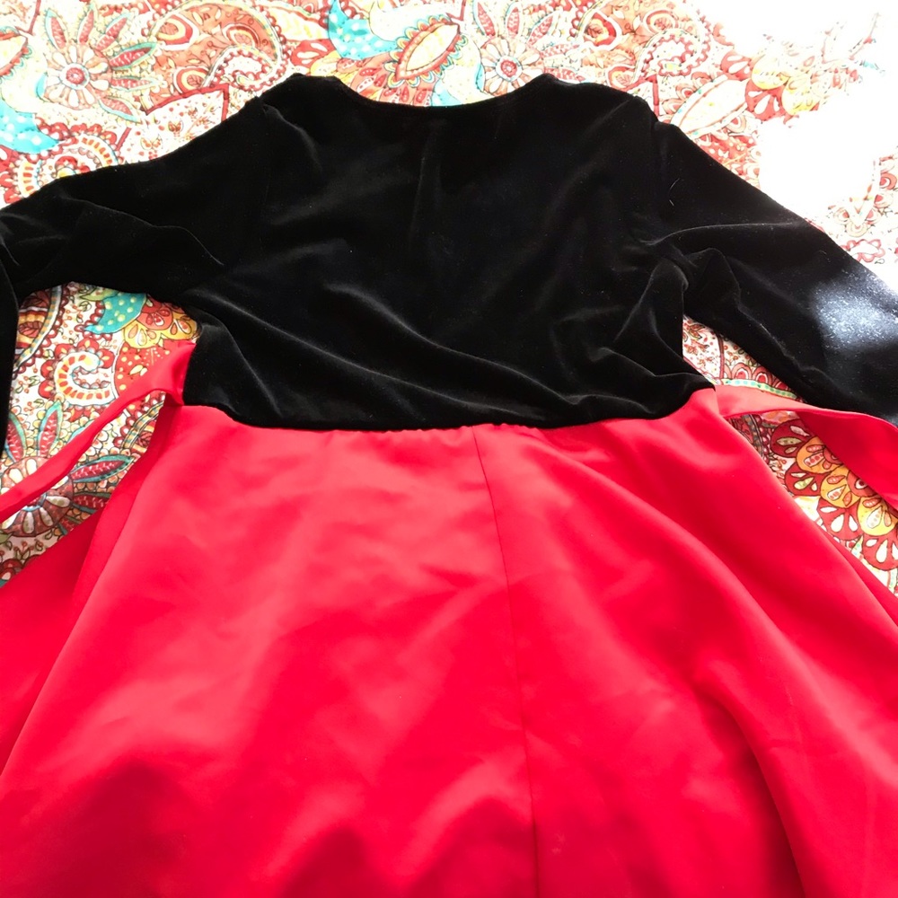 Dresses - Picture 4 of 4